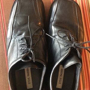 Men’s dress bowling like shoes. Steve Madden